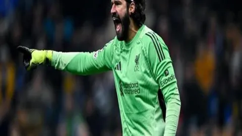 【揭秘】辽宁铁人与重庆铜梁龙球衣：除队徽外，隐藏的相似之谜！